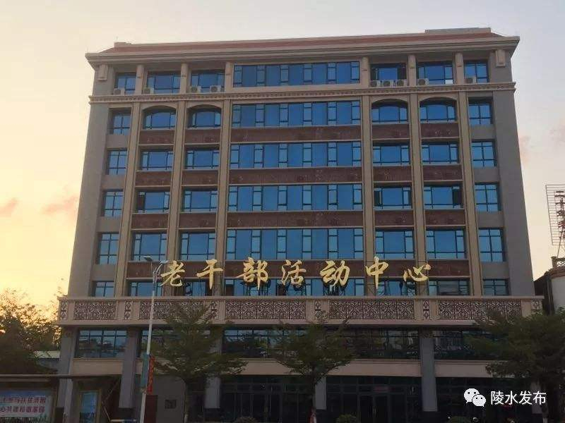 海南省陵水縣老干部活動(dòng)中心采購(gòu)恒壓變頻供水設(shè)備+不銹鋼生活水箱一套